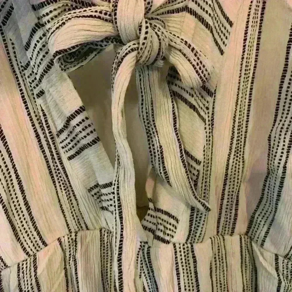 Everly striped romper with a tie front sz M summer casual beach vacation resort - Picture 5 of 5